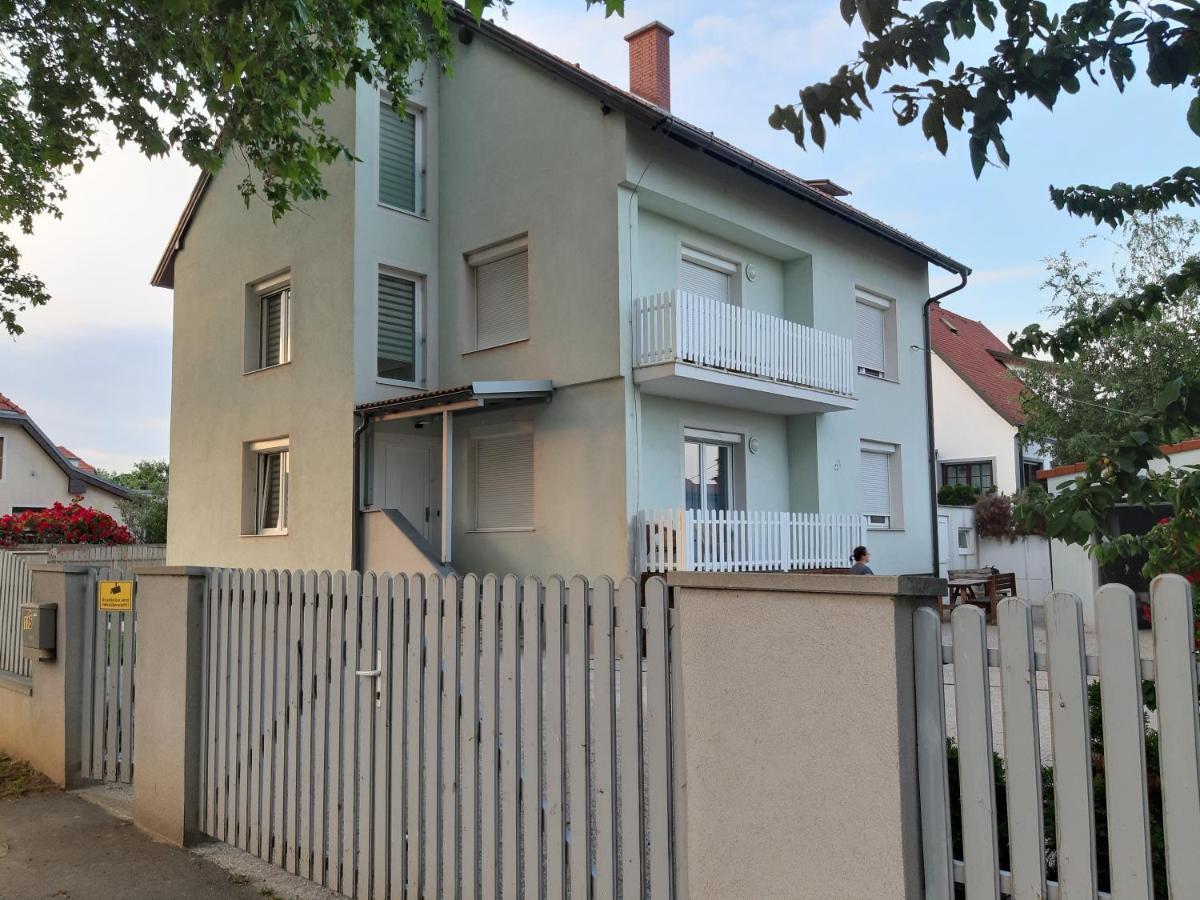 Eisenstadt Apartments エクステリア 写真